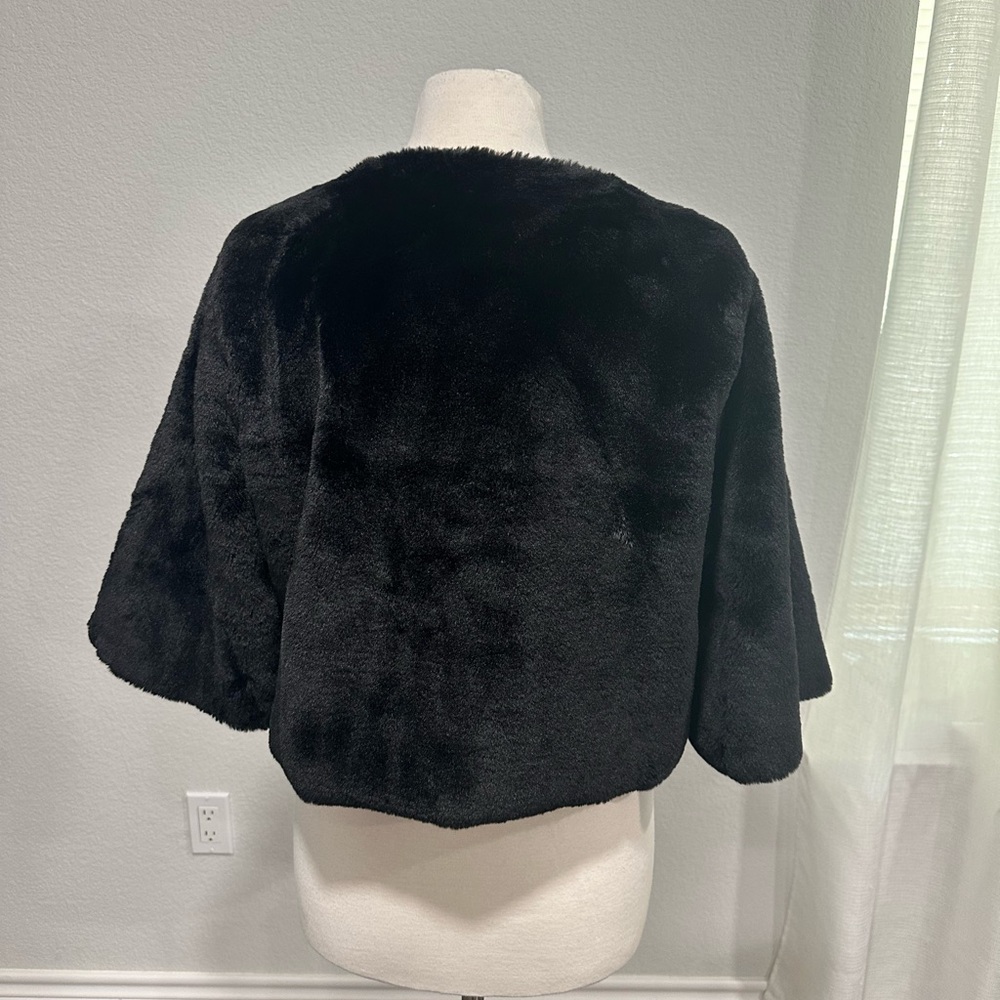 Haani faux fur cape - Picture 3 of 5